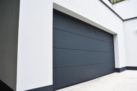 Portes de garage : guide des diff&eacute;rents types et mat&eacute;riaux
